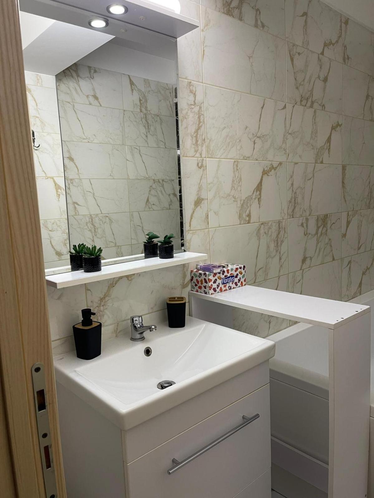 Urban Nest- Apartament Cu 2 Camere, Aproape De Iulius Mall Iasi Ngoại thất bức ảnh
