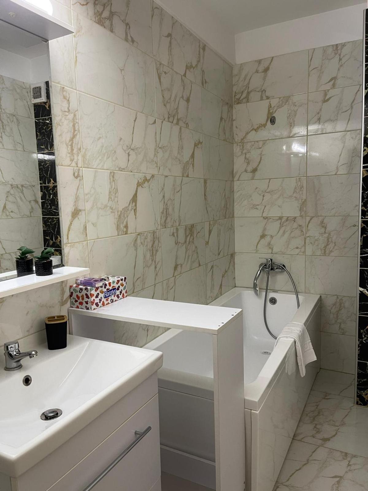 Urban Nest- Apartament Cu 2 Camere, Aproape De Iulius Mall Iasi Ngoại thất bức ảnh